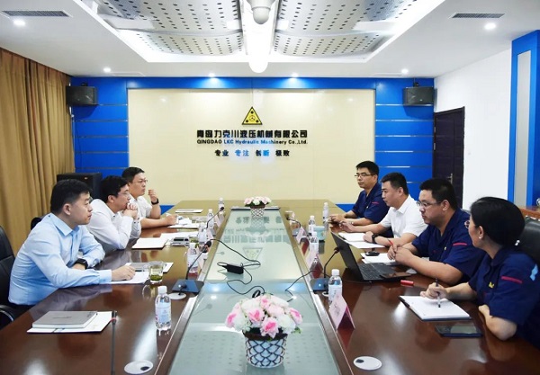 為高質量發展賦能！青島高新區李天傳主任至力克川液壓調研2.jpg